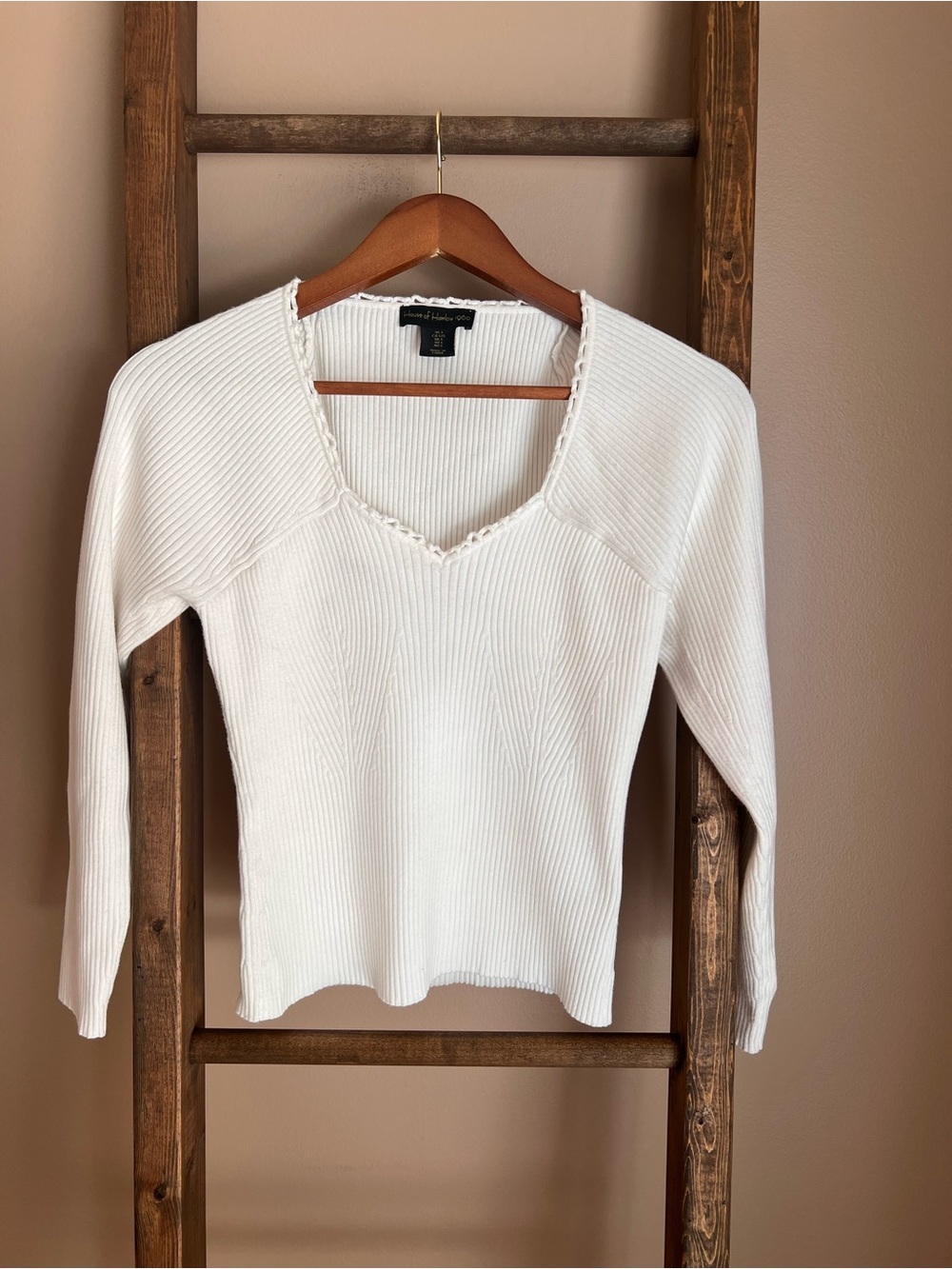 House of Harlow 1960 White Ribbed V-Neck Sweater